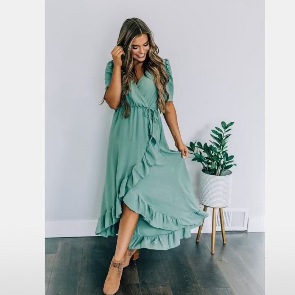 Puff sleeve dress